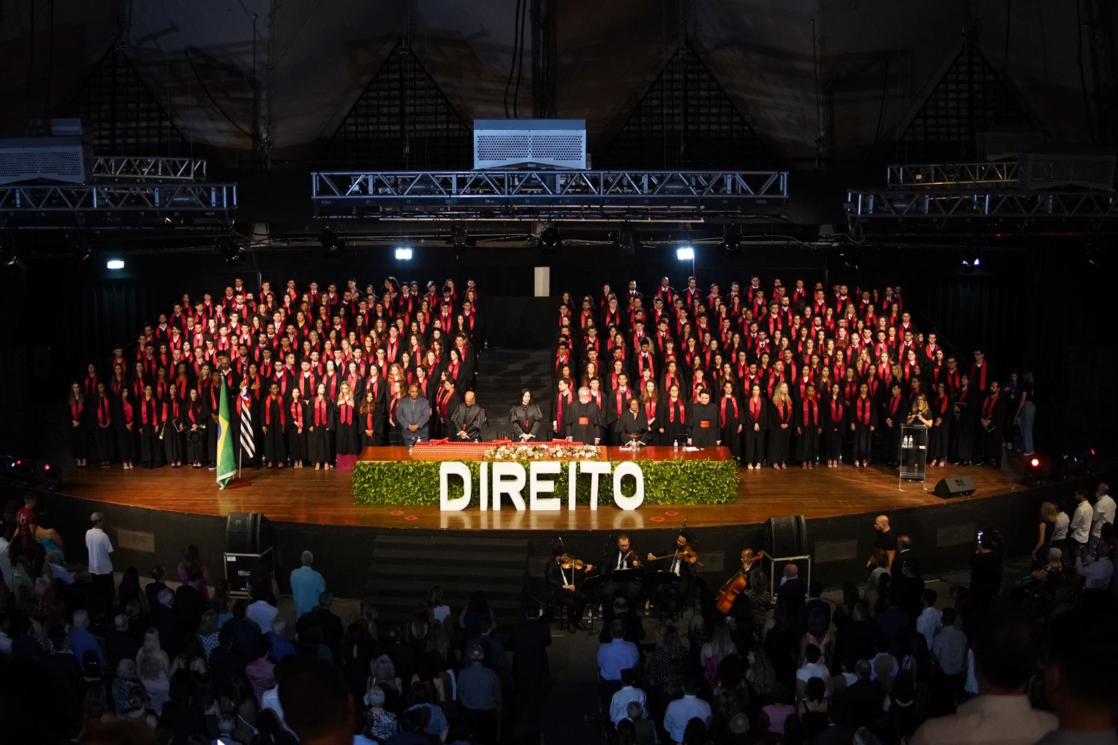 Cotas, diversidade, pluralismo, pertencimento e defesa da democracia marcam  formatura festiva da Turma 191