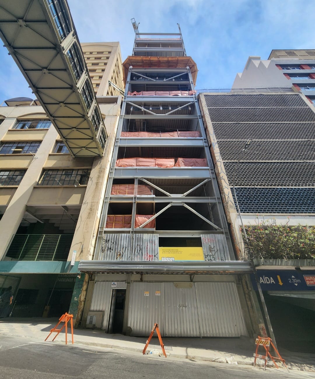 Construção do novo Prédio da Biblioteca atinge o topo e avança no processo de instalações internas